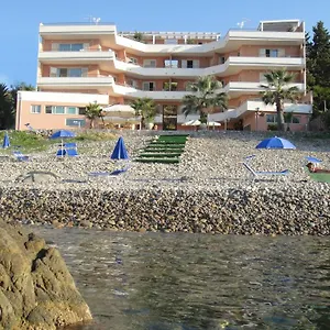 La Scogliera Blu Caronia